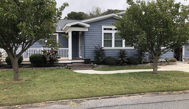 Beautiful Beach Escape 1 block from the beach