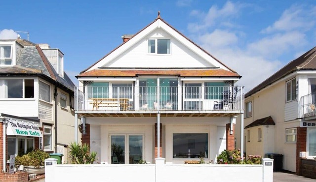 Beautiful Beachfront House wth Balcony & Sea Views