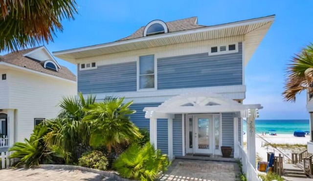 Beautiful Beachfront 3BR House with 2 sets of Free Beach Service! Memories by the Sea