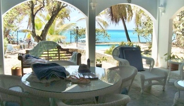 Beautiful beachfront getaway. Recently updated.air conditioning, through out