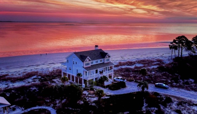 Beautiful Beachfront House With Amazing Views!