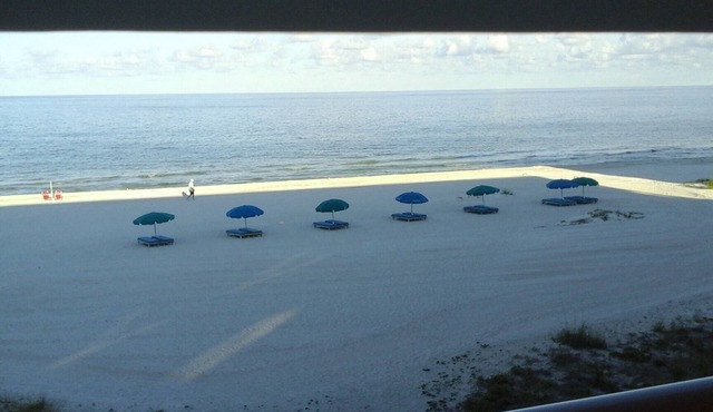 Beautiful beachfront couples retreat #202