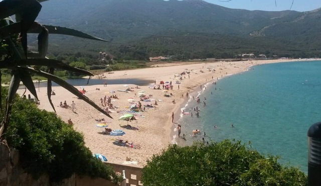 Beautiful beachfront apartment in Liscia