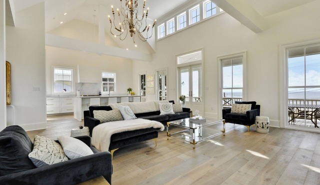 Beautiful Beachfront Home! Enjoy the Best of Waveland and Bay St Louis