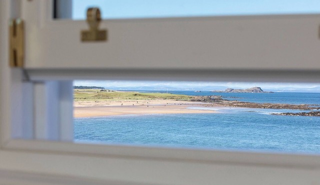 Beautiful beachside villa, with uninterrupted views across to the Fife coastline. Sleeps 8.