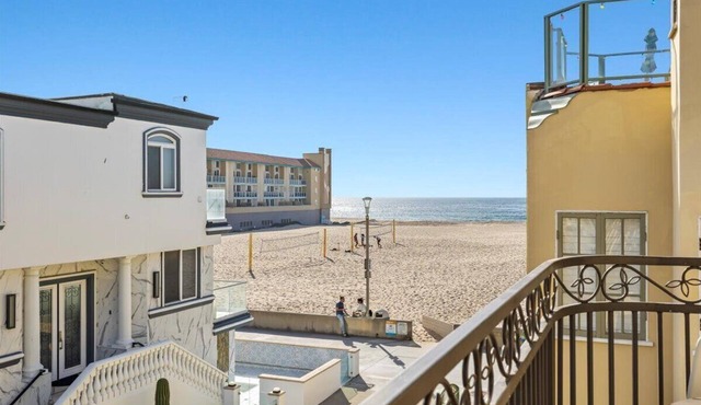 Beautiful Beachside Strand Home with Roof Deck-Casa Nuevo!