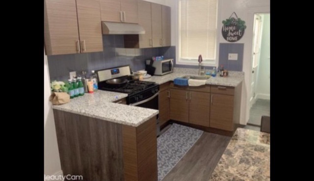 Beautiful bedroom next JHU