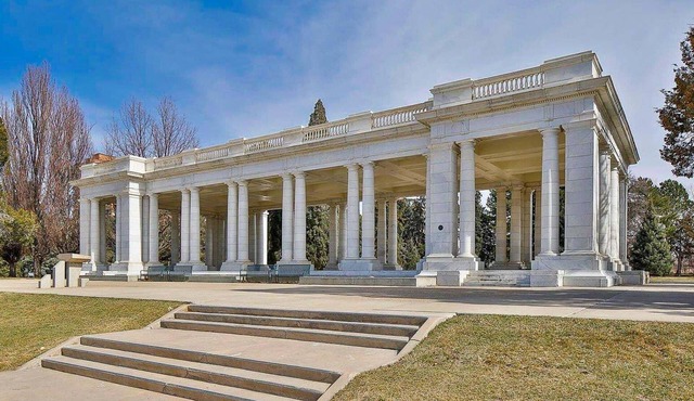 Beautiful bedroom with private bathroom in the heart of Denver