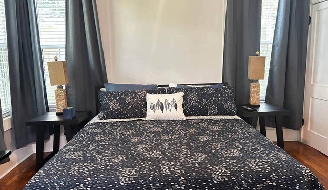 Beautiful Belhaven apt close to it all 1 king bed/1bath