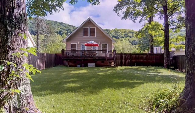 Beautiful BelleHouse - Creekside in the Catskills