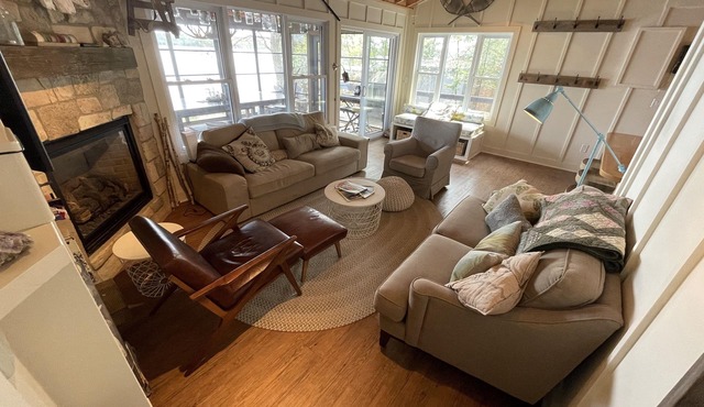 Beautiful Belmont Lake Cottage