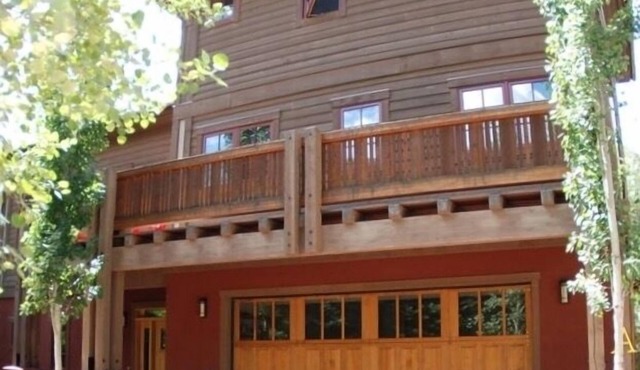 Beautiful, best location🌞 Dog Friendly. Walk to restaurants, shops.