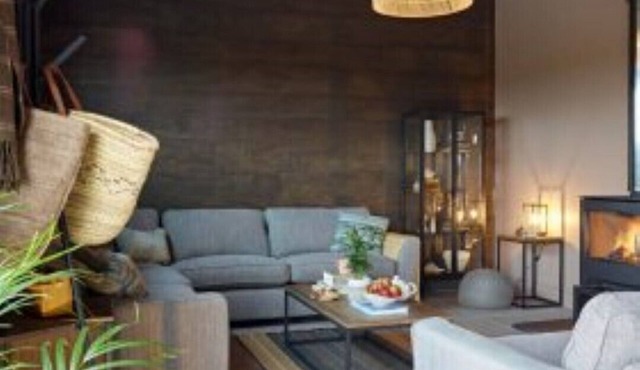 Beautiful big barn with pool, hot tub, views, cinema, log fire, country walks…