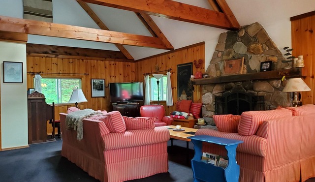 Beautiful Big Cottage on Lake of Bays, Muskoka