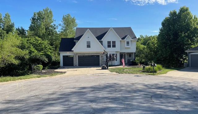 Beautiful & BIG Home with room to play!