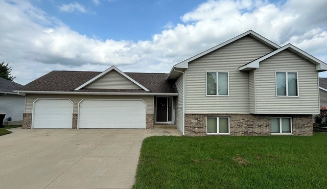 Beautiful Big House in a quaint little Town!