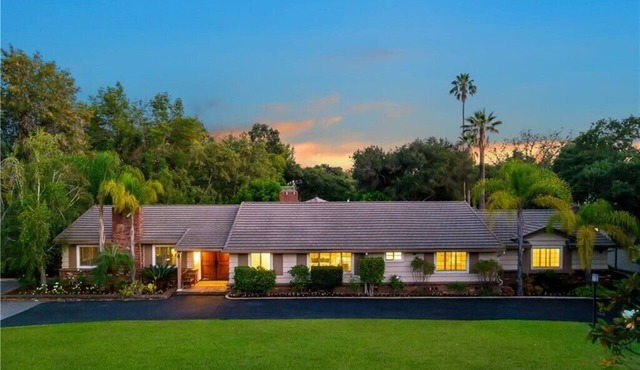 Beautiful big house: 5bedrooms with pool in Arcadia