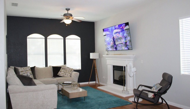 Beautiful Big House, Great LOCATION & Neighborhood