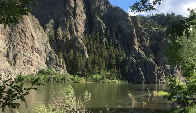 Beautiful, BIG House on the Stunning Missouri River