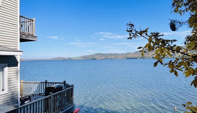 Beautiful Big Lake Front House W/gorgeous lake views