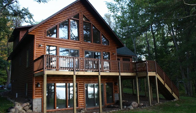 Beautiful Birchwood Lake Cabin; Awesome Fishing & Sunsets, plus game room!