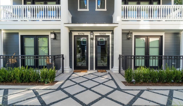 Beautiful Bishop Arts Townhouses: Sleeps up to 16 people!