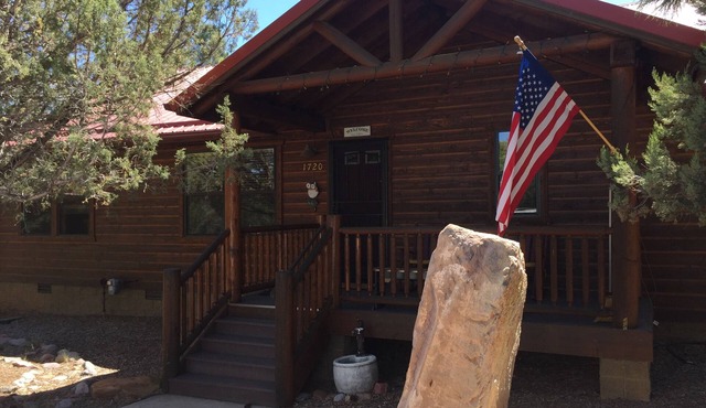 Beautiful Bison Ridge Cabin that has it all.