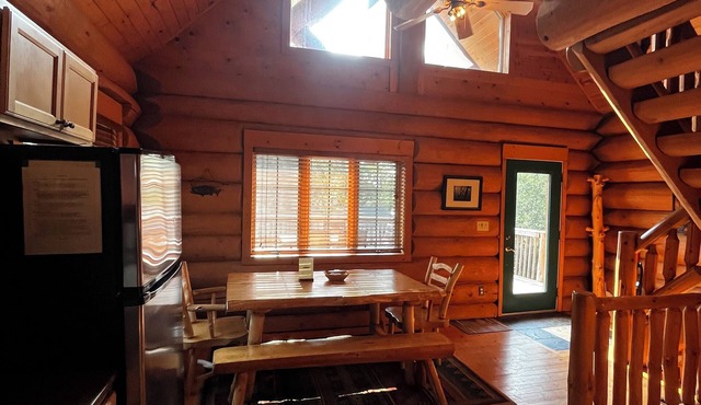 Beautiful Black Bear Log Cabin ON Mille Lacs Lake