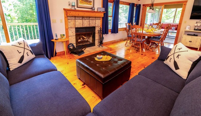 Beautiful Bluebirds and Star Studded Skies Surround! nEV Charge/Pet Friendly!