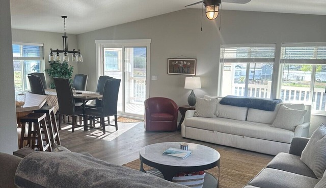 Beautiful Blue Lake Retreat Home with Lakeside Access and Dock