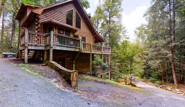 Beautiful Blue Ridge escape w/a game room, private hot tub, & furnished decks
