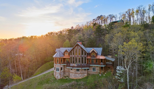 Beautiful Blue Ridge cabin with tri-state views, hot tub, & multiple decks