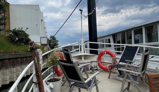 Beautiful boat with AC in charming Asnières-sur-Seine