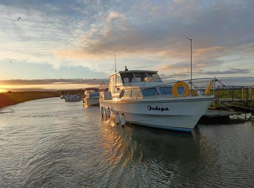 Beautiful boat in rural surroundings near Beverley
