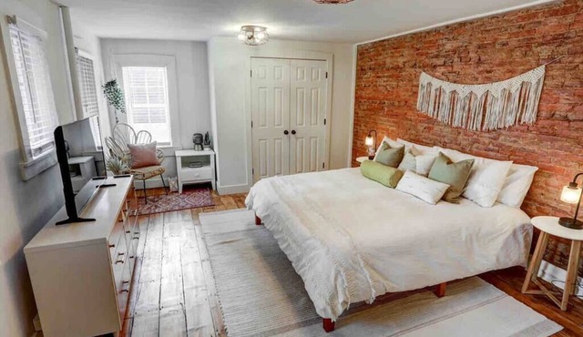 Beautiful Boho Villa on Vine in the heart of Lancaster