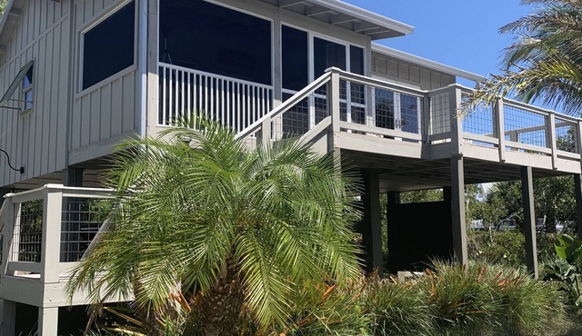 Beautiful Bokeelia! Fishing dream! Bring your boat and your dog
