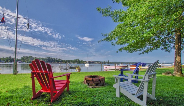 Beautiful Bonita is a charming, privately owned 2-bedroom lake front cottage
