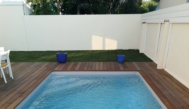 Beautiful Bordeaux shop with heated pool