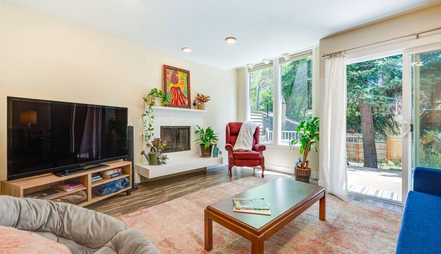 Beautiful Boulder Townhome: Walk to CU & Pearl St!