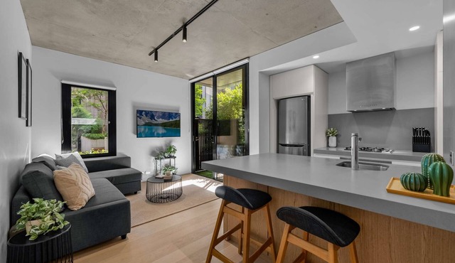 Beautiful Boutique Home with Parking Near QV Market