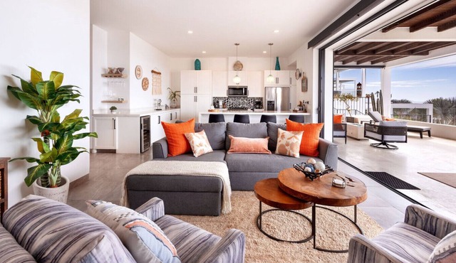 Beautiful Boutique Residence by the Ocean's Edge