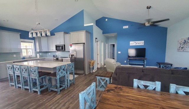 Beautiful Brand New 2 Bedroom 2 Full Bath Cottage! Close to Beaches and city