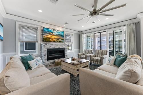 Beautiful Brand New 5BR Home, Steps from the Beach