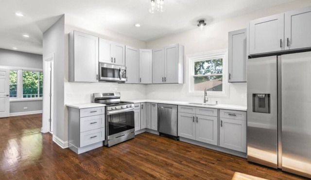 Beautiful brand new apartment close to O’Hare