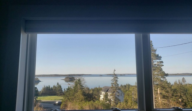 Beautiful brand new cottage overlooking the islands of Pleasant Harbour