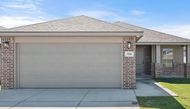 Beautiful brand new home. Just entered VRBO market November 6. All things new!