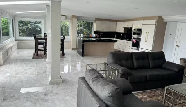 Beautiful Breezy Lake House!