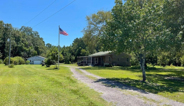 Beautiful brick home w/large porch and 3 bedrooms