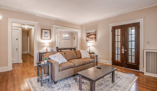 Beautiful Brick Patio, Top Unit- Bluemoon Bungalow