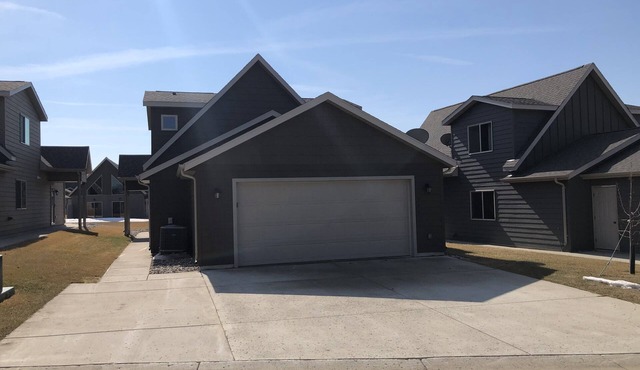 Beautiful Bridges Bay Cabin w 3BD + Loft, 2.5Bath, 1717 sq ft, 6 daily waterpark